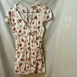 Hollister Womens Floral Print Romper in Red and White Size Medium Summer Casual